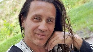 Povia, niente concerto: il cantante si sfoga, e rischia la querela