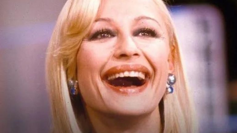 raffaella carrà estero