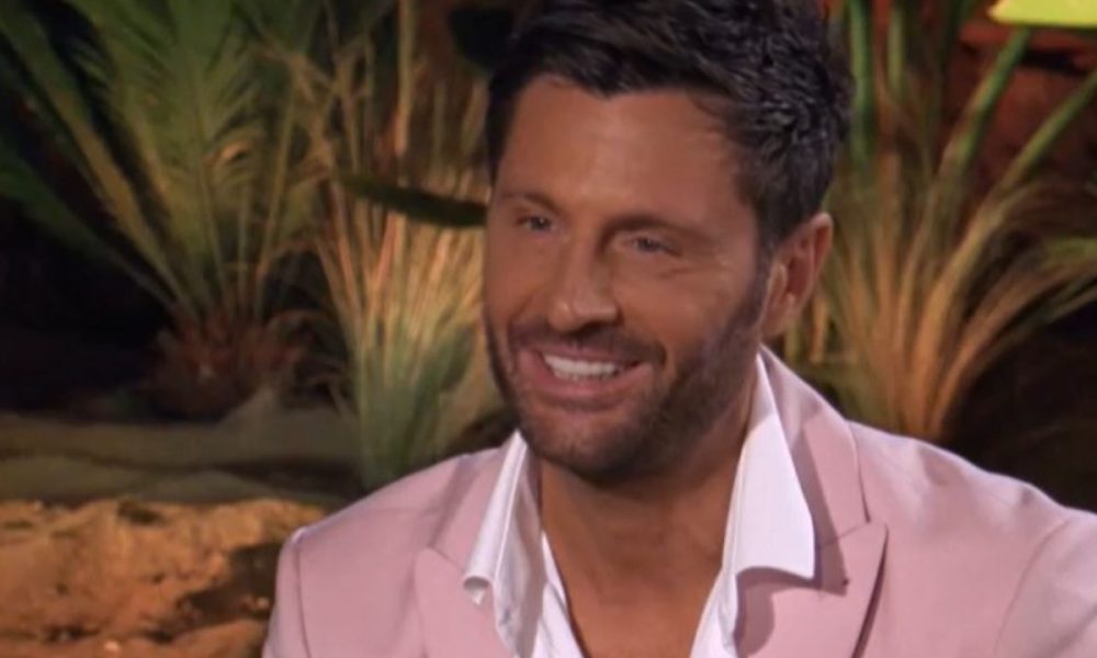 Bisciglia senza filtri sulle coppie di Temptation Island: “Mi è capitato di ridere”