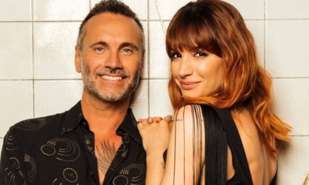 Tim Summer Hits: dietro le quinte esplode la passione tra due artisti