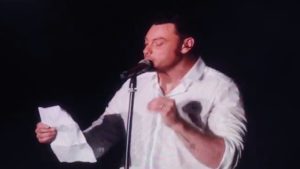 Tiziano Ferro, la lettera e lo sfogo: “Mi gridò ‘brutto froci*'”