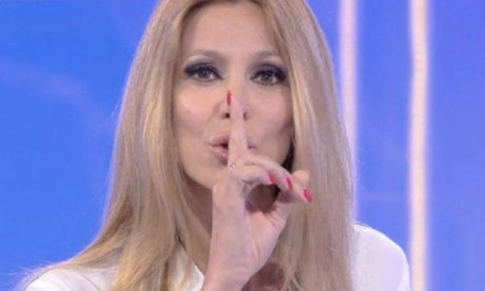 Adriana Volpe si confessa in amore: “Sono un po’ chiusa a riccio”