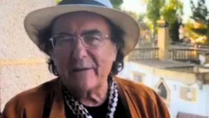 Al Bano re in Costa Smeralda: le foto del cantante al mare