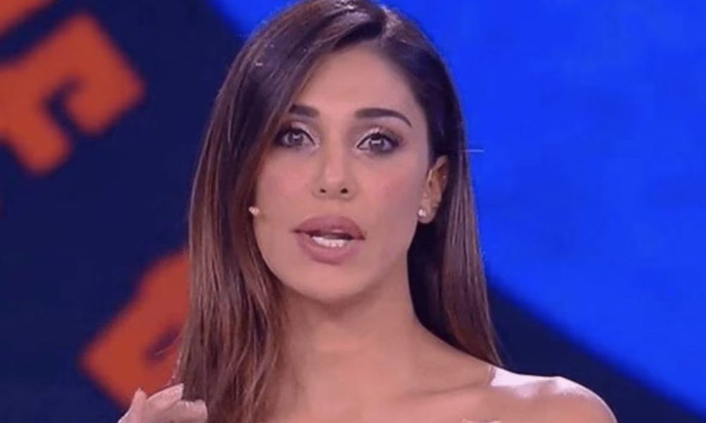 Belen lascia la casa a Milano dopo la rottura con Stefano: il motivo