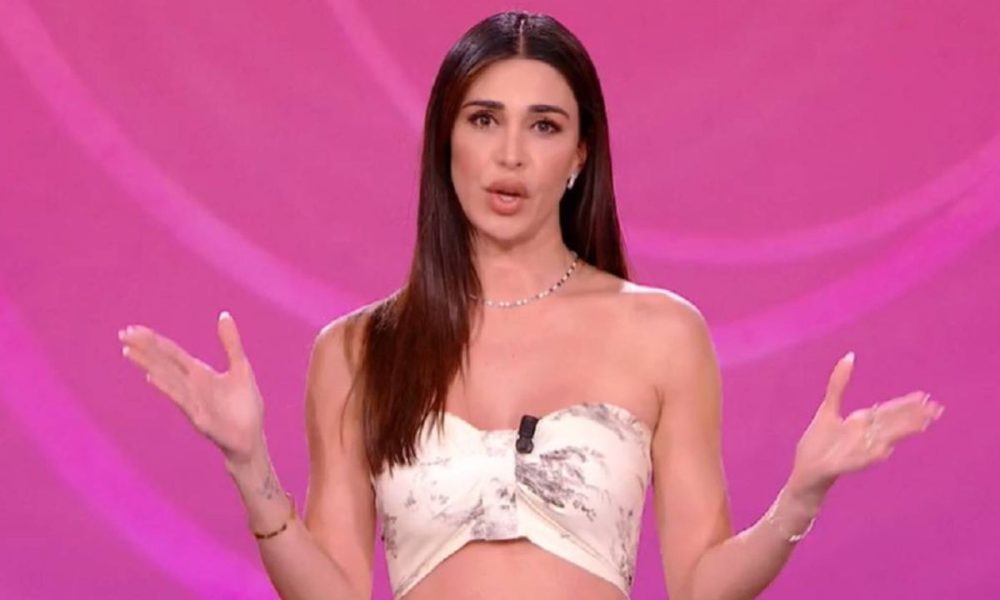Belén fuori da Mediaset rompe il silenzio: “Io me ne sono andata”