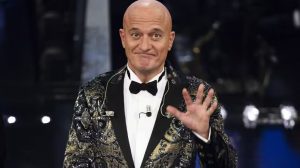 Claudio Bisio dopo l’operazione all’anca: “Ho rallentato il ritmo e oggi sono più sereno”