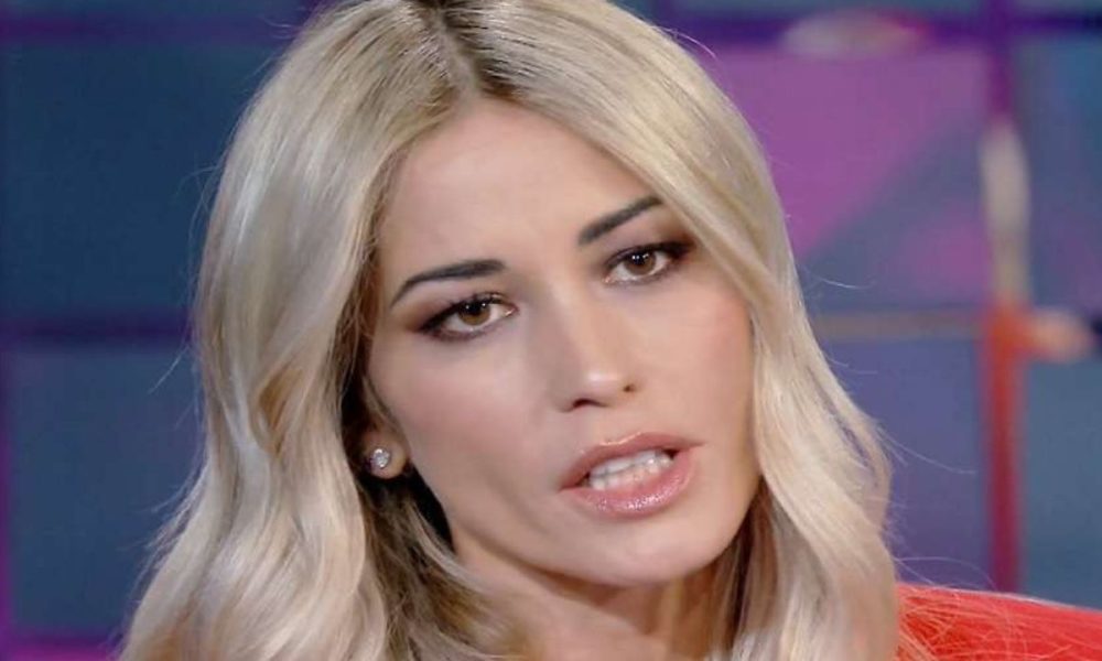 Elena Santarelli fuori dai palinsesti Rai: “Pare l’abbia presa malissimo”