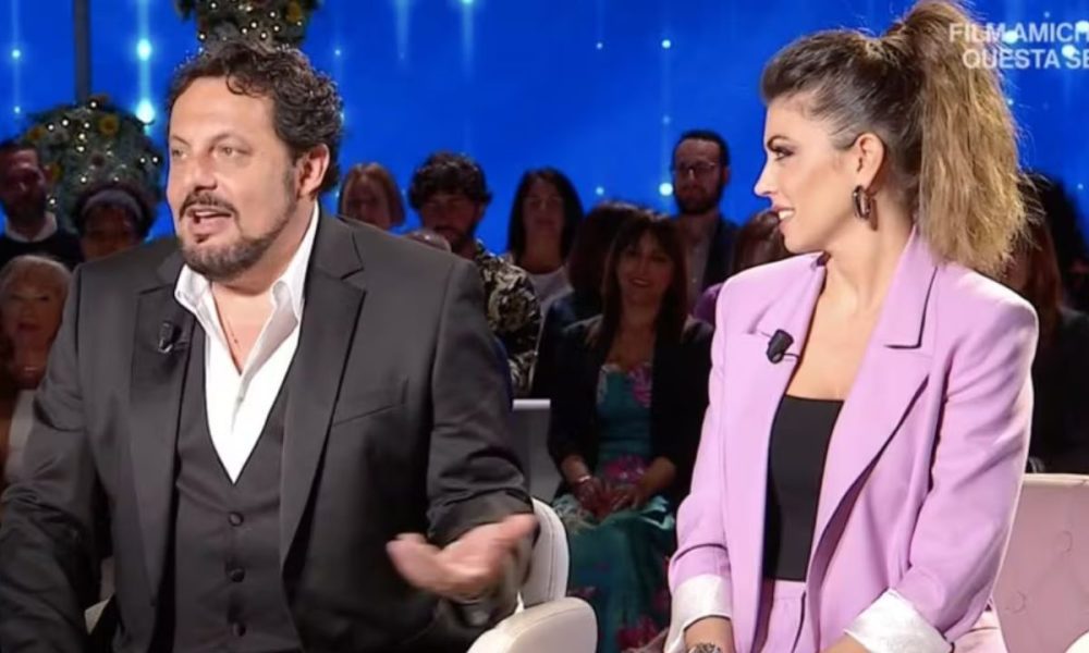 Enrico Brignano festeggia l’anniversario di nozze con Flora Canto: la dedica sui social