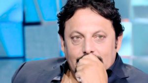 Enrico Brignano fa infuriare i napoletani, Nancy Coppola: “Sei una monnezza”