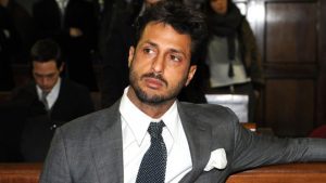 Fabrizio Corona, perquisizione nella notte: l’avvocato sbotta