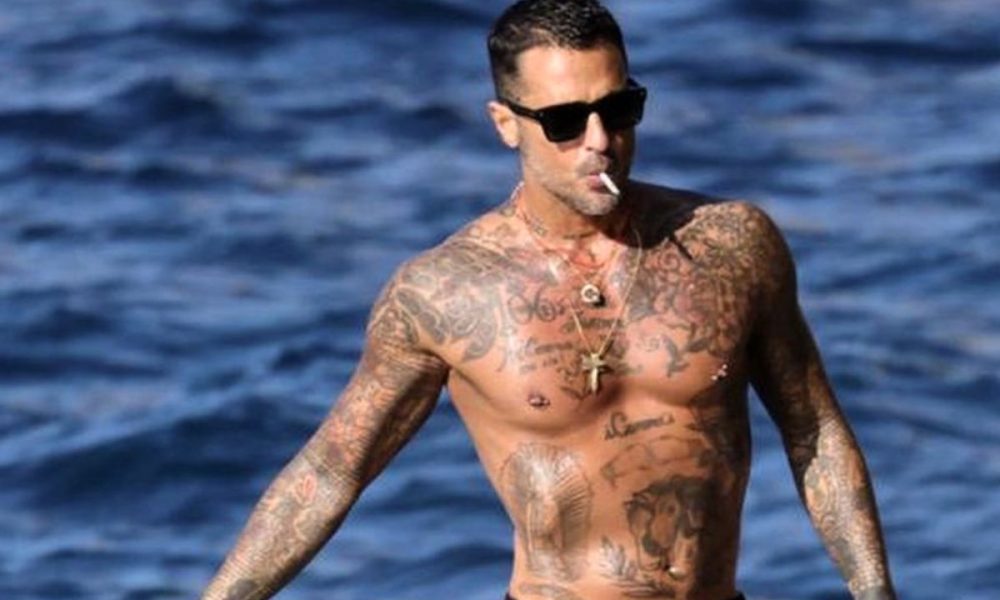 Fabrizio Corona svela la notte di passione tra Stefano De Martino e Lara