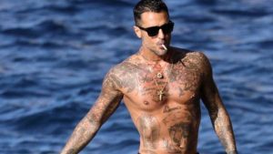 Fabrizio Corona svela la notte di passione tra Stefano De Martino e Lara