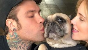 Fedez replica all’hater felice della morte del cane di Chiara Ferragni