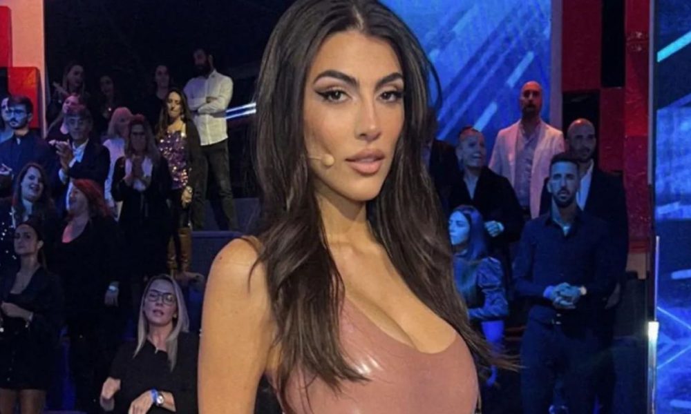 GF VIP, Mediaset pronta a chiudere al primo passo falso di Alfonso Signorini