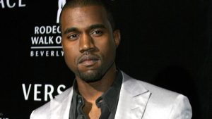 Kanye West, tour in Italia per l’eccellenza tessile: il rapper avvistato a Prato