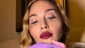 Madonna “resuscita” dopo il ricovero: la prima foto sui social