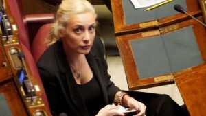 Marta Fascina dovrà lasciare Arcore? Le voci di ultimatum per lasciare la villa