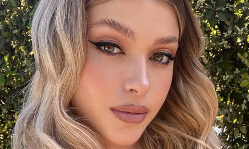 Natalia Paragoni, critiche per le foto senza veli dopo il parto: “Depravata senza pudore”