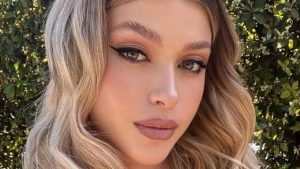 Natalia Paragoni, critiche per le foto senza veli dopo il parto: “Depravata senza pudore”