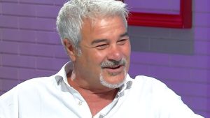 Pino Insegno scalza Flavio Insinna: “Lui passa alle fiction o in prima serata”