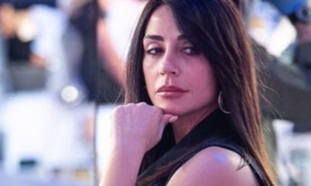 Raffaella Mennoia e il primo incontro con Maria De Filippi: “Ero in imbarazzo”
