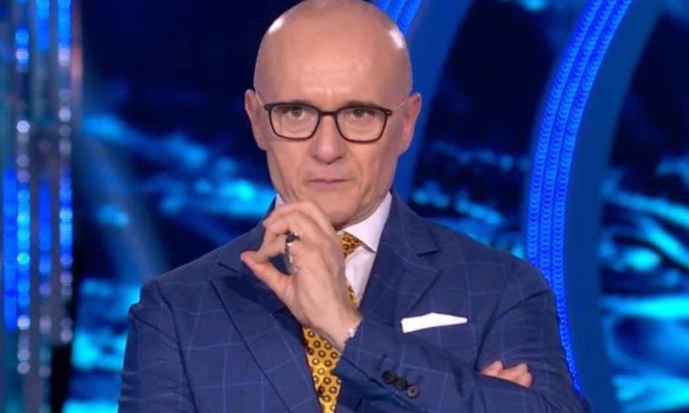 Alfonso Signorini commenta il gossip su Instagram ma crea mistero
