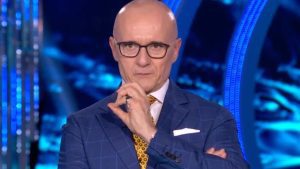 Alfonso Signorini commenta il gossip su Instagram ma crea mistero