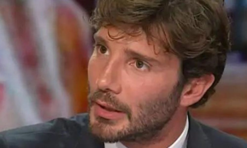 Stefano De Martino e le serate in discoteca lontano dai social