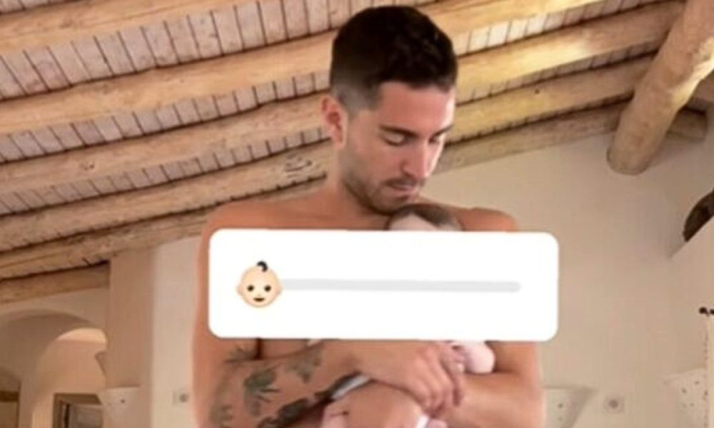 Zorzi: prove da “zio” con il figlio di Aurora Ramazzotti in Sardegna