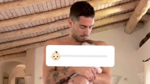 Zorzi: prove da “zio” con il figlio di Aurora Ramazzotti in Sardegna