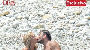 Valeria Marini: scoppia l’amore in spiaggia con un deputato di Fratelli d’Italia