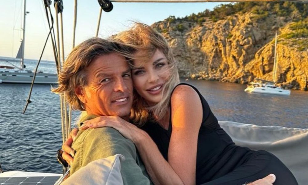 Alba Parietti e la dedica al compagno, l’hater: “Non sei l’unica ad avere un uomo”