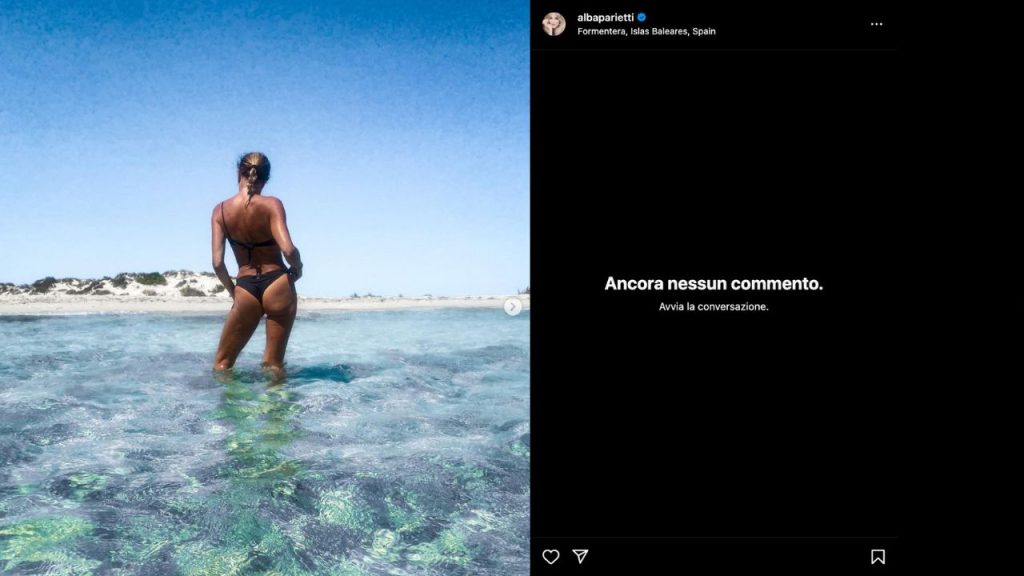 Alba Parietti in bikini a 62 anni, ma è costretta a bloccare i commenti 42 alba parietti critiche