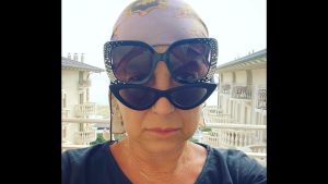 Anna Pettinelli commenta la strana foto di Alessandra Celentano: “Ti è partita la brocca?”