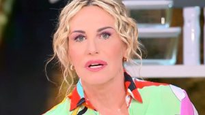 Antonella Clerici nervosa con Gerry Scotti e Mediaset: “Troppo facile”