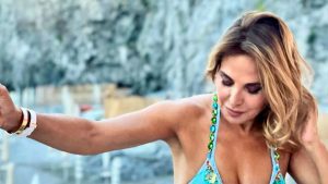 Barbara d’Urso tace sul futuro in tv e infiamma i social con il lato B