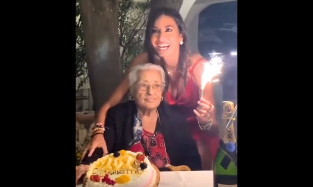 Elisabetta Gregoraci festeggia la nonna ultracentenaria: “E sono 102”