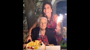 Elisabetta Gregoraci festeggia la nonna ultracentenaria: “E sono 102”
