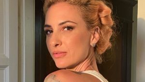 Ema Stokholma: “Da quel ponte mia madre mi chiese di buttarmi. Ora sono tornata dove ero quasi morta”