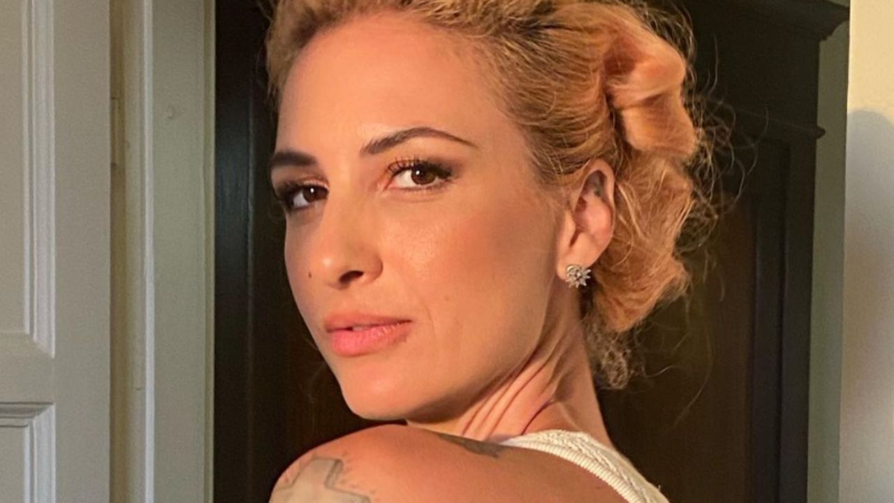 Ema Stokholma: "Da quel ponte mia madre mi chiese di buttarmi. Ora sono tornata dove ero quasi morta" 41 Ema Stokholma