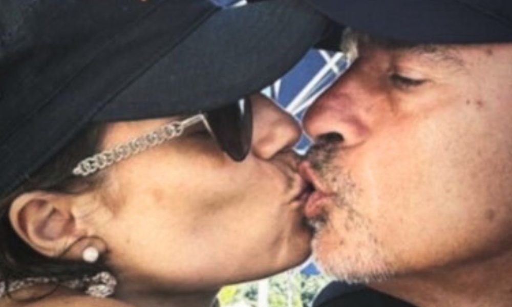Eros Ramazzotti innamorato: il dolce bacio con Dalila Gelsomino