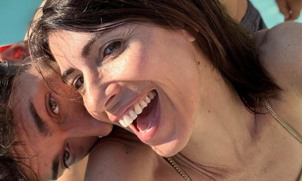 Giorgia ed Emanuel Lo: il bacio appassionato in piscina dopo 20 anni di amore