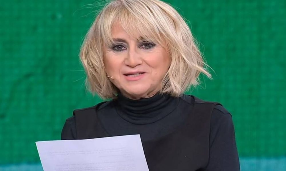 Luciana Littizzetto scrive una lettera a Maria De Filippi: “Mi vuole bene così”