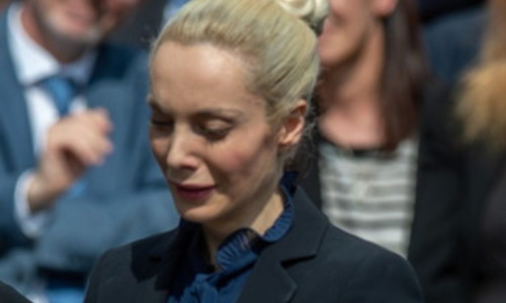 Il dolore di Marta Fascina: reclusa ad Arcore a piangere il suo Silvio