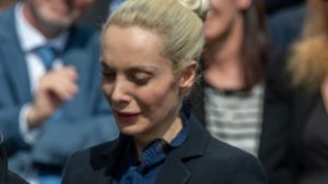 Il dolore di Marta Fascina: reclusa ad Arcore a piangere il suo Silvio
