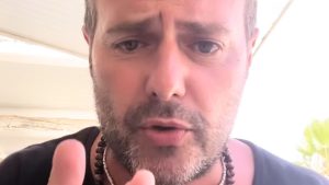 Paolo Meneguzzi, nuove critiche: “Non sanno cantare”