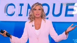 Myrta Merlino debutta su Canale 5: il promo di Pomeriggio Cinque