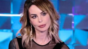 Nina Moric: “Sono finita in codice rosso in ospedale, mi hanno asportato un seno”