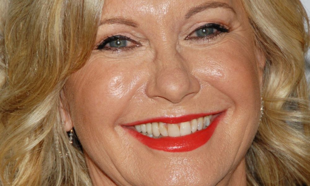 La figlia di Olivia Newton John: “Ricevo visite di mia madre dall’aldilà”