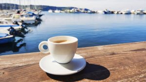 Porto Cervo, scontrini folli: 60 euro per 2 caffè, la denuncia